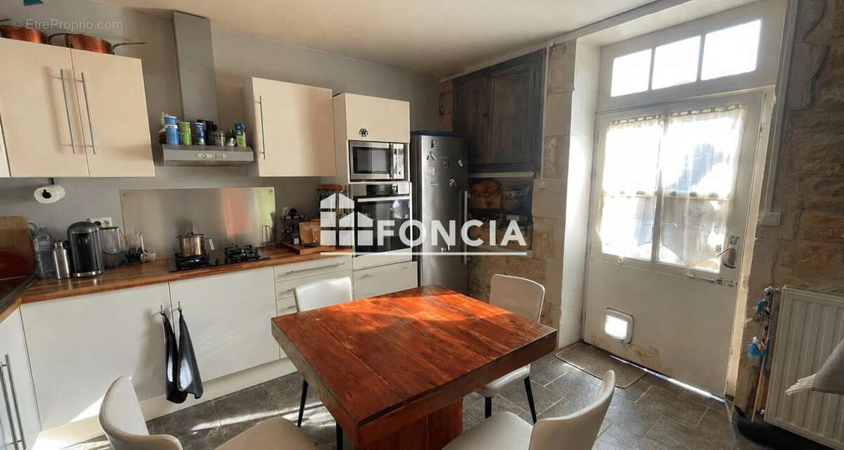 Maison à LA CHAPELLE-POUILLOUX