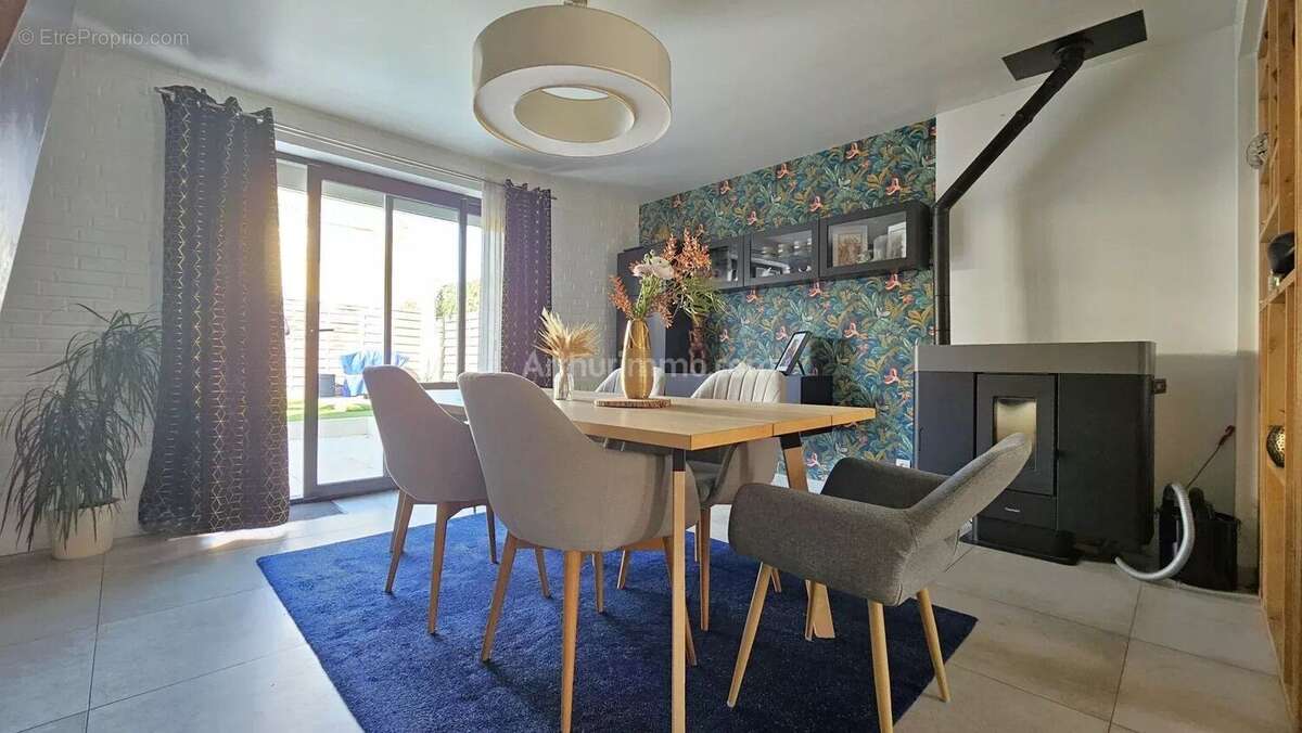 Maison à OLLAINVILLE