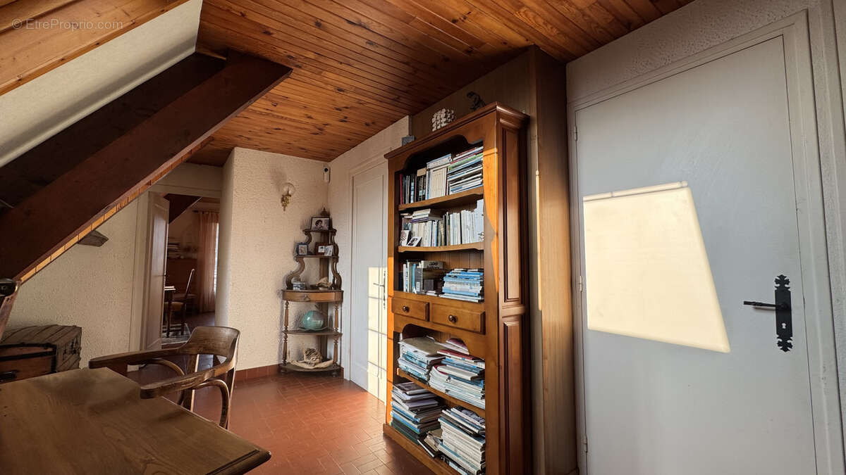 Maison à PUGNY-CHATENOD