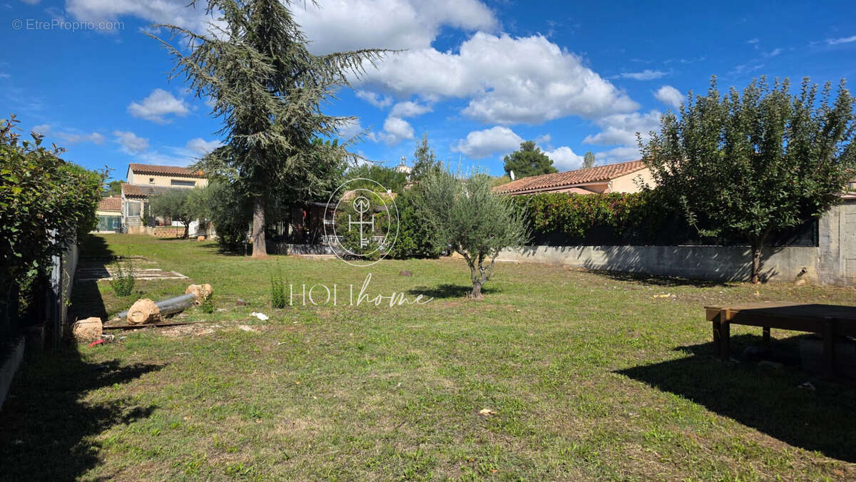 Terrain à POURRIERES