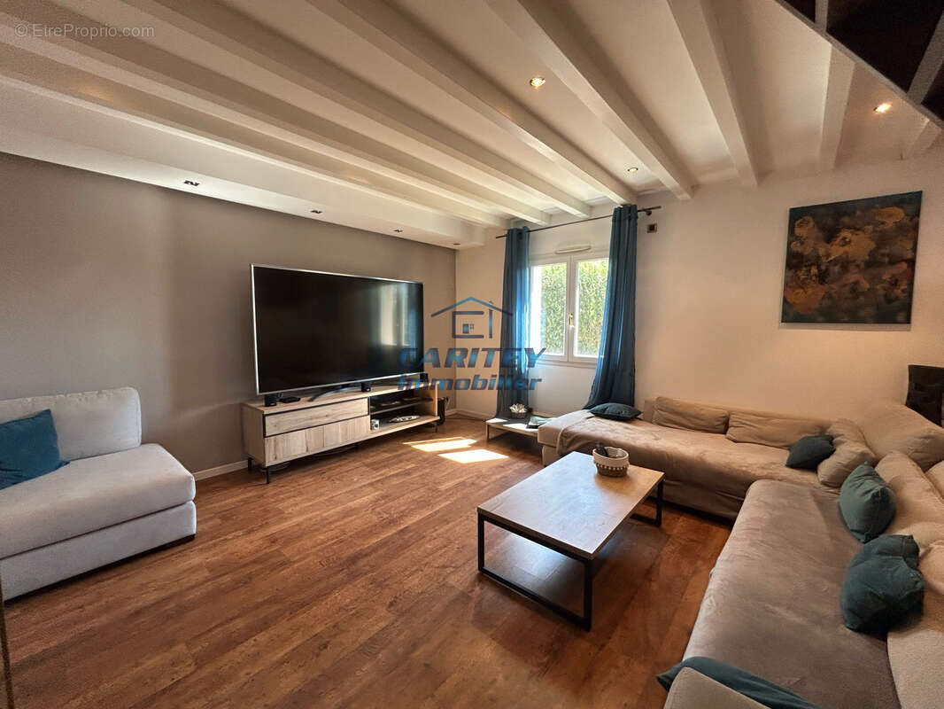 Magnifique maison de 180 m2 sur un terrain de 1753 m2 située sur la commune de ANDORNAY - photo 13