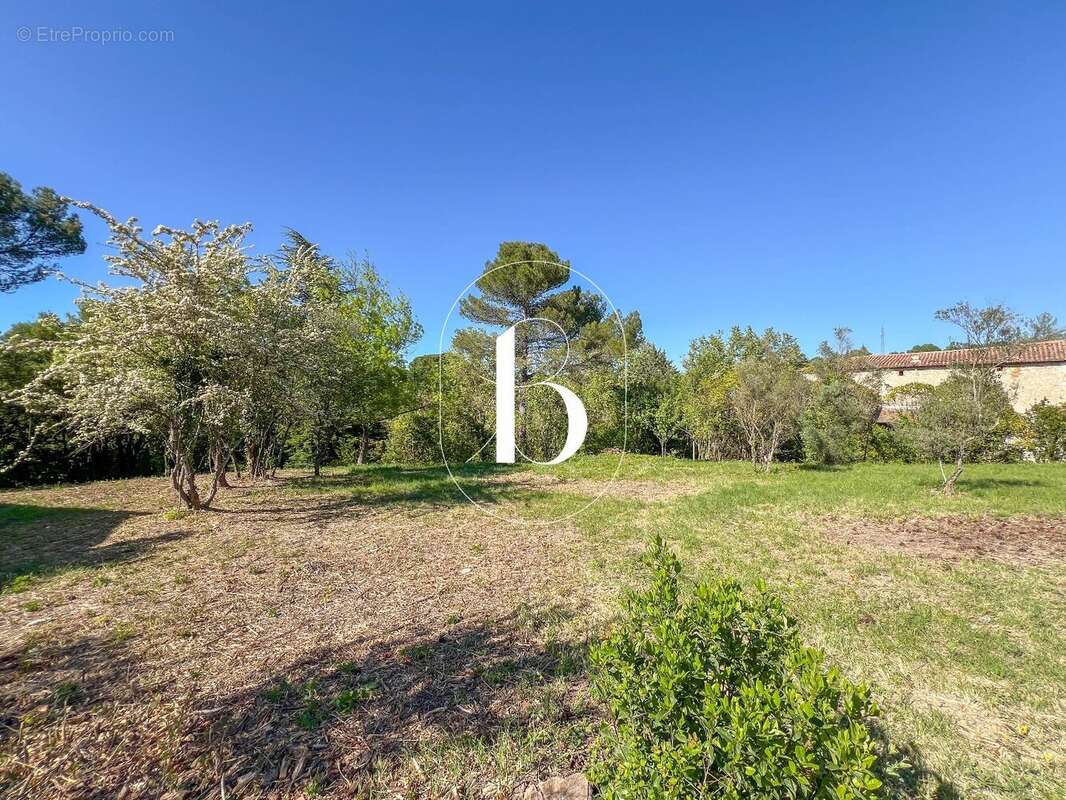 Terrain à BARJAC