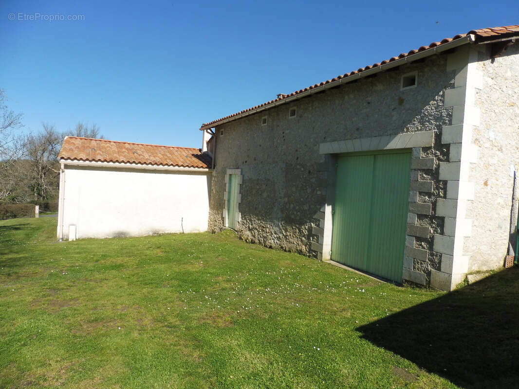 Maison à PONTEYRAUD