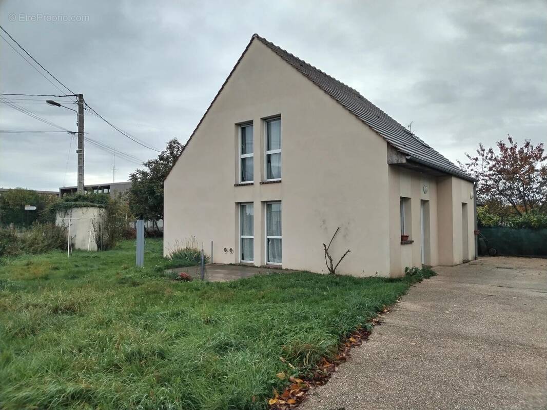 Maison à EGREVILLE