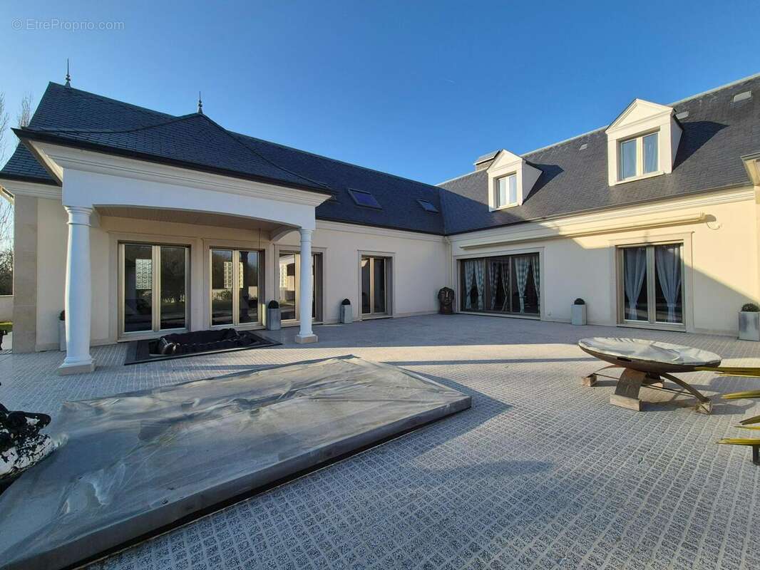 Maison 471 m² à Breval  - photo 3
