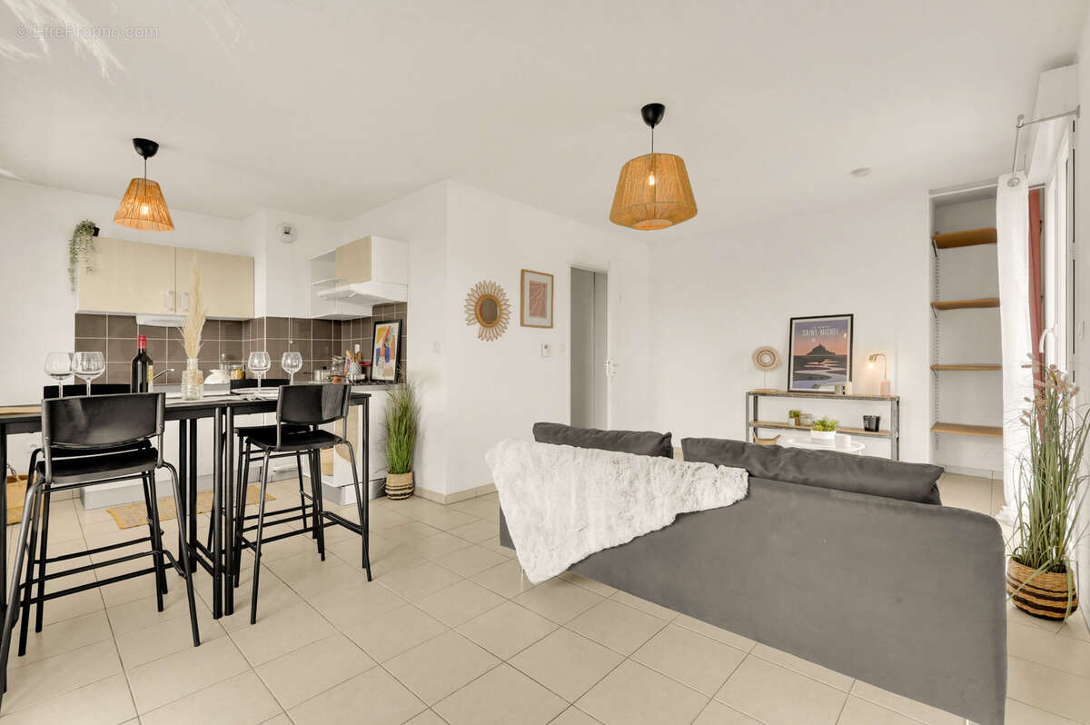 Appartement à BEAUZELLE