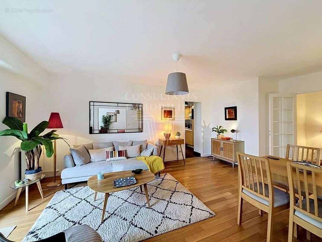 Appartement à PARIS-7E