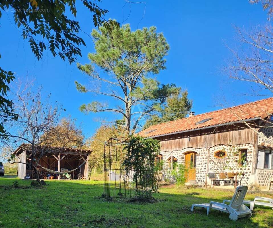 Disponible a la vente ancien corps de ferme d'exception avec gîte indépendant - photo 8