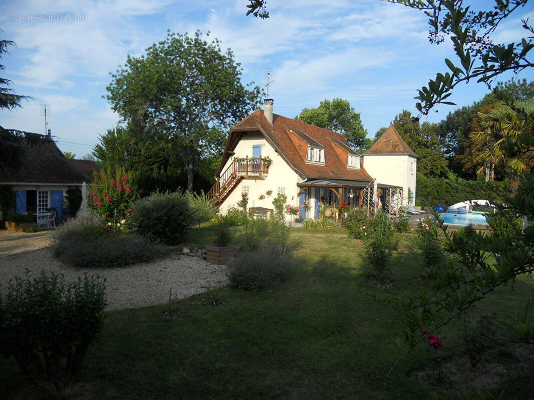 Maison à MENESPLET