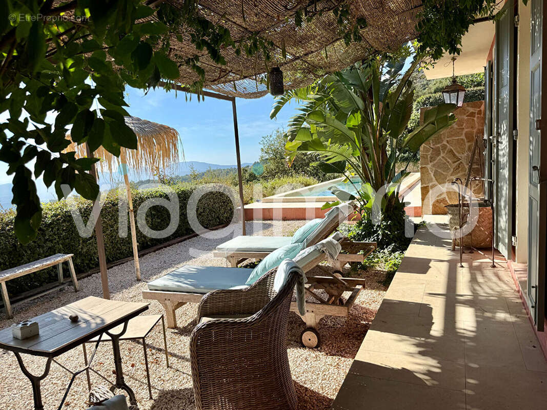Demeure de prestige La Garde Freinet 6 pièce(s) 315 m2 - photo 4