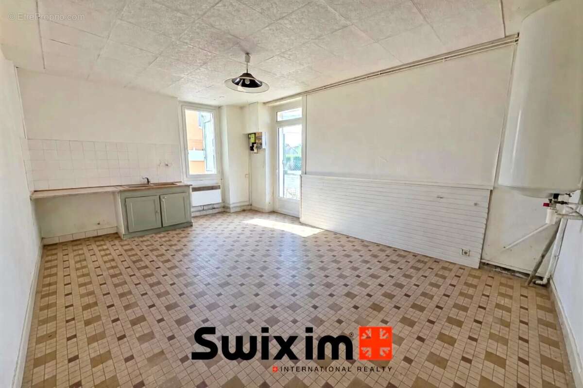 Maison de 70 m² avec 2 chambres à rénover  à Saint-Estèphe - photo 2