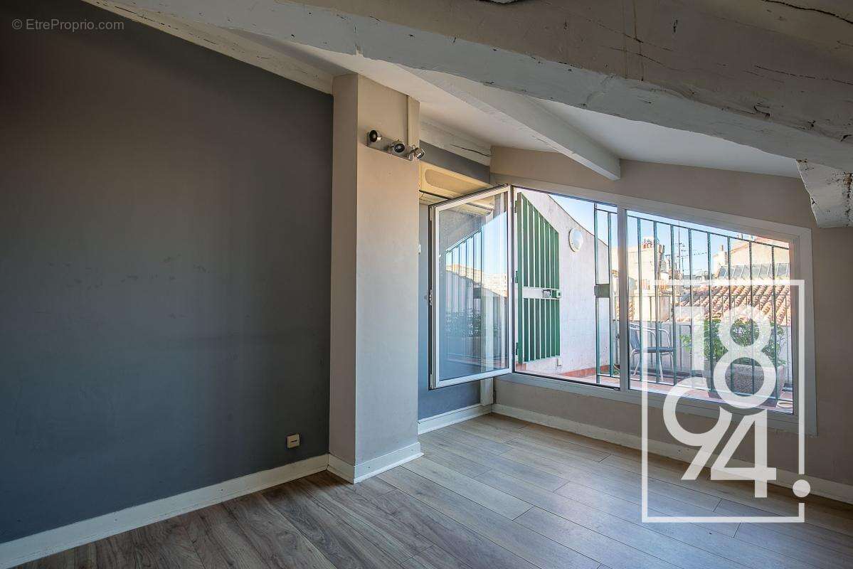 Appartement à MARSEILLE-1E