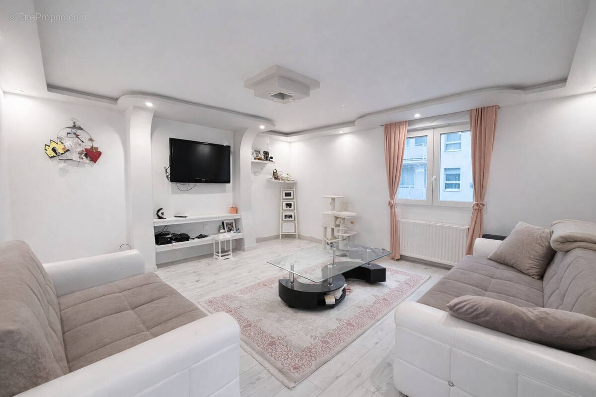 Appartement à AMBILLY