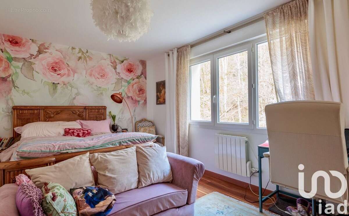 Photo 9 - Maison à SAINT-GENIS-LES-OLLIERES