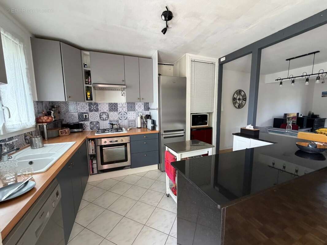 Maison à LE MESNIL-SAINT-DENIS