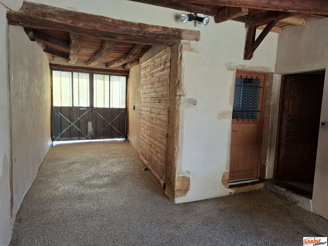Maison à MONTANAY