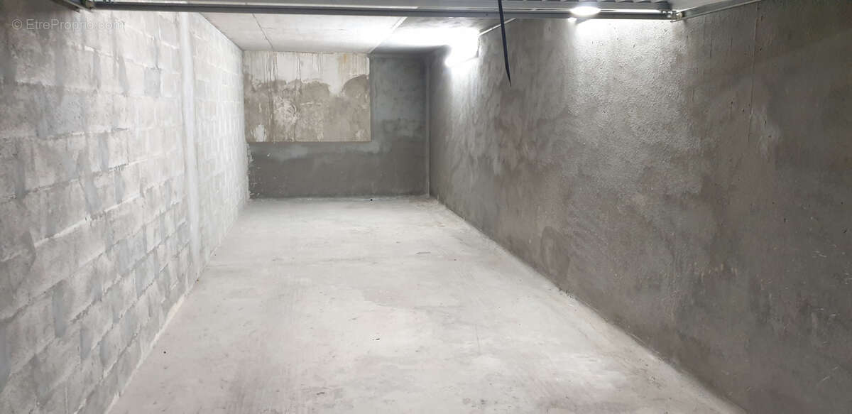 Parking à CAGNES-SUR-MER