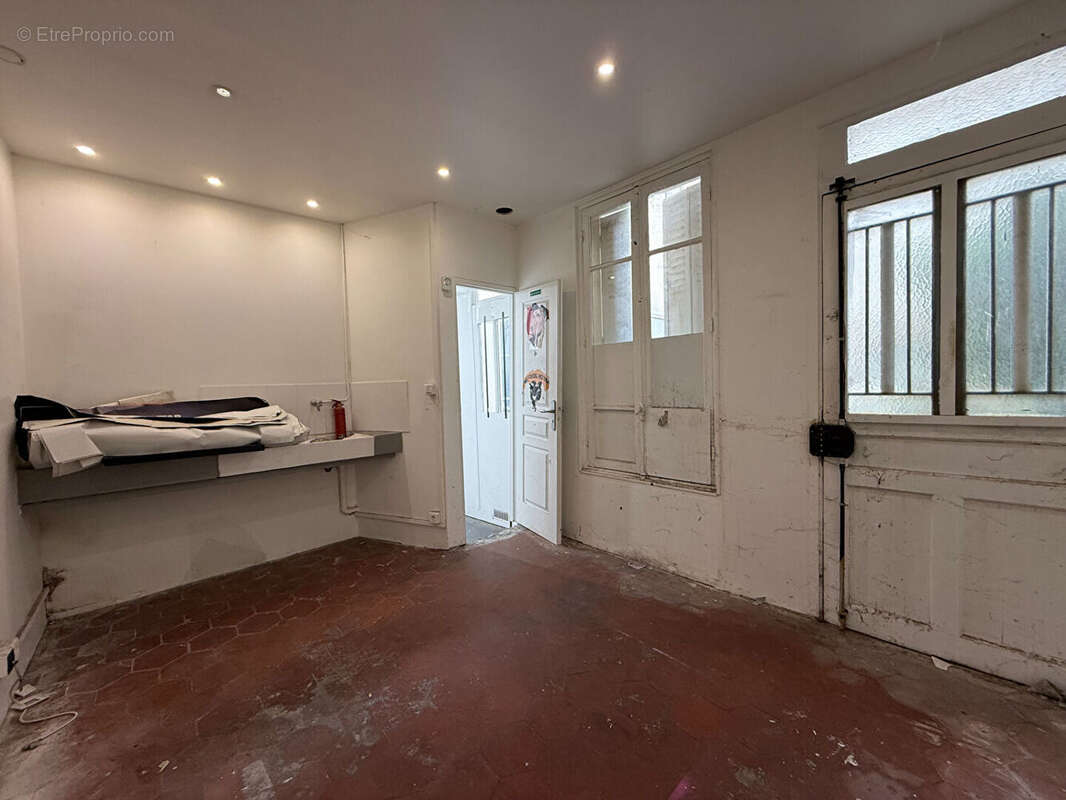 Commerce à SURESNES