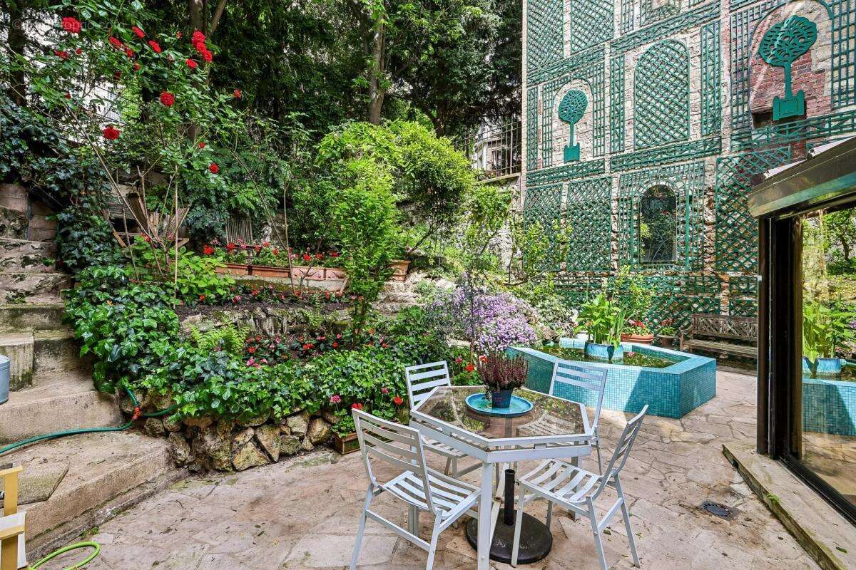 Appartement à PARIS-16E