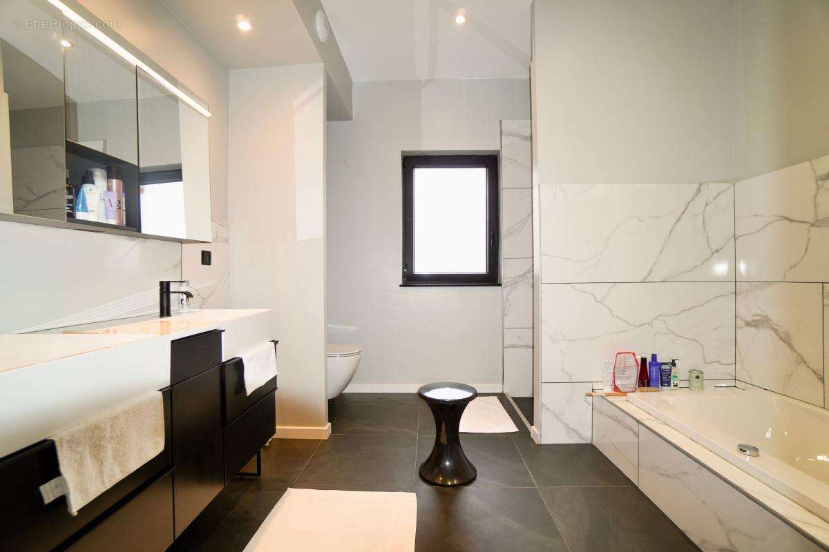 Maison à LAY-SAINT-CHRISTOPHE