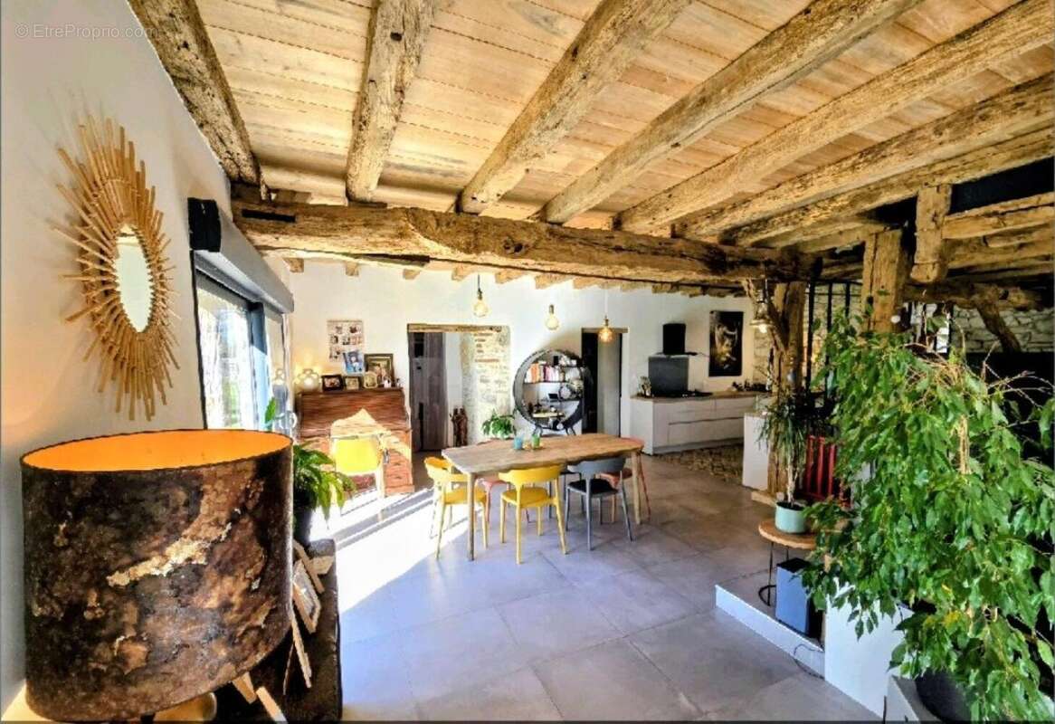 Maison 197 m² à Lamonzie-Saint-Martin  - photo 4
