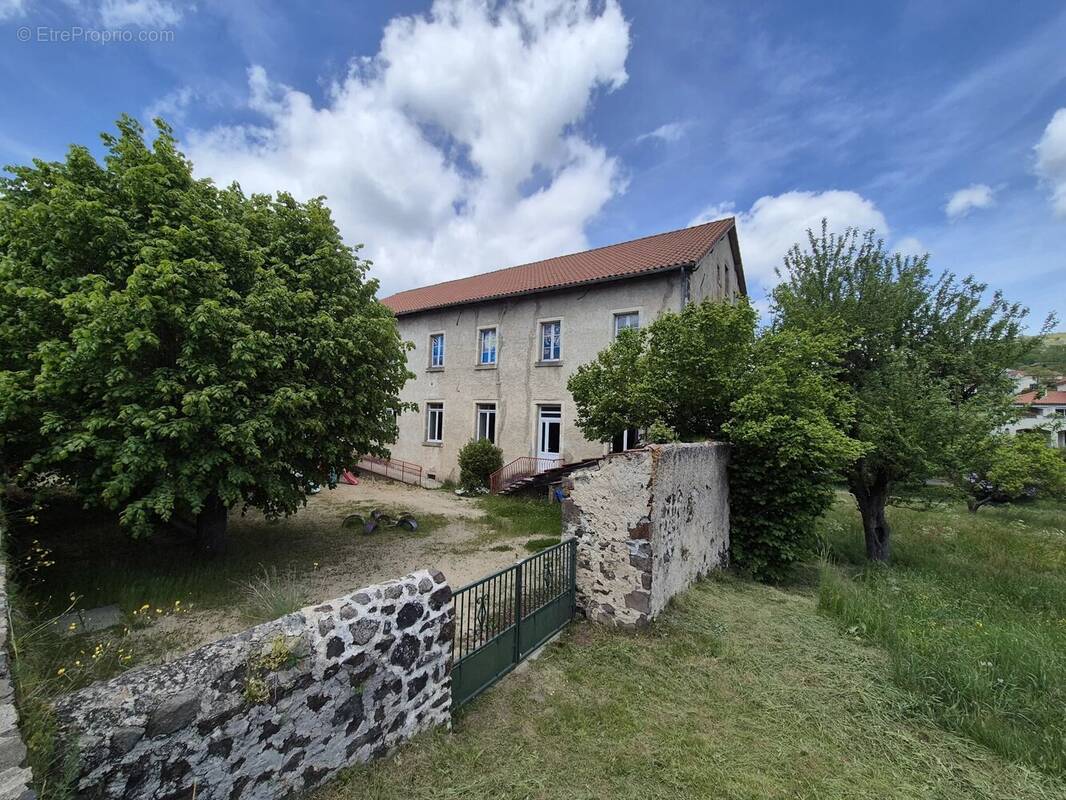Maison à LAUSSONNE