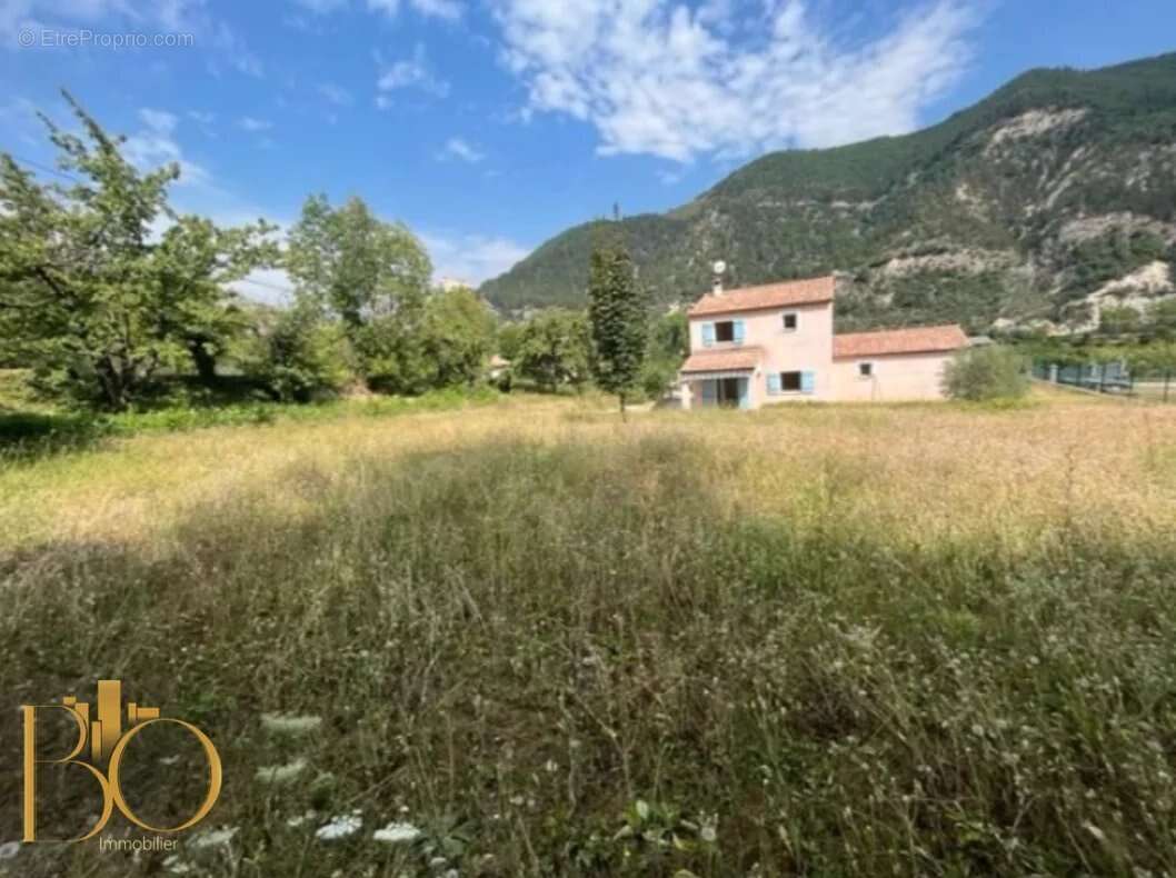 Maison à ENTREVAUX