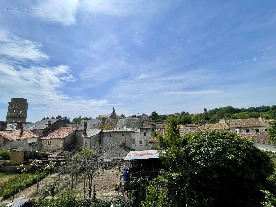 Maison à CHARROUX