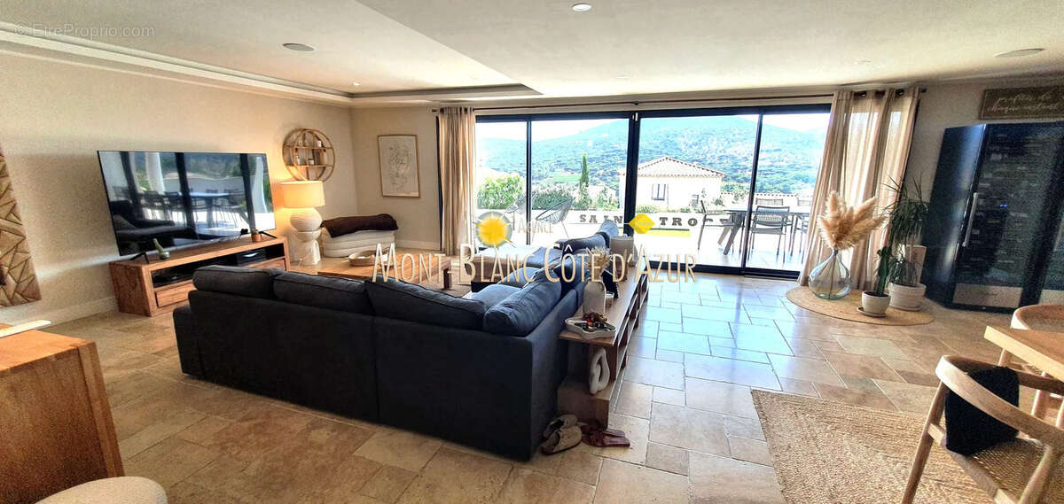 Villa 4 chambres, grand sejour, piscine, magnifique vue degagee jusqu'a la mer - photo 12