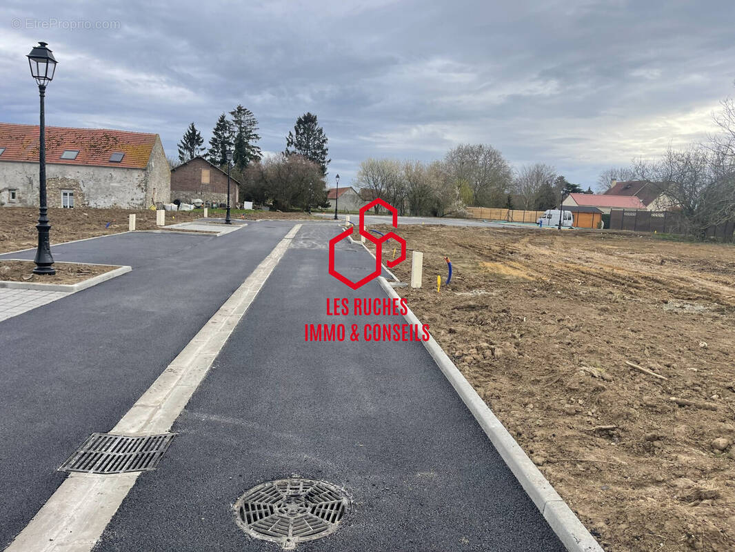 Terrain à SAINT-MESMES