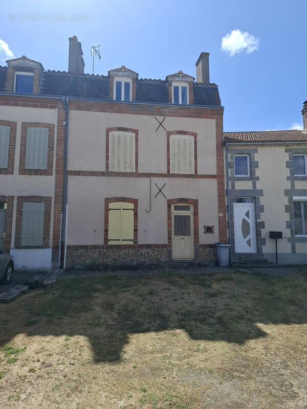 Maison à BUSSIERE-POITEVINE