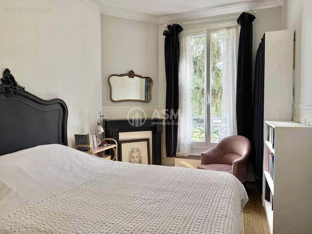 Appartement à COURBEVOIE