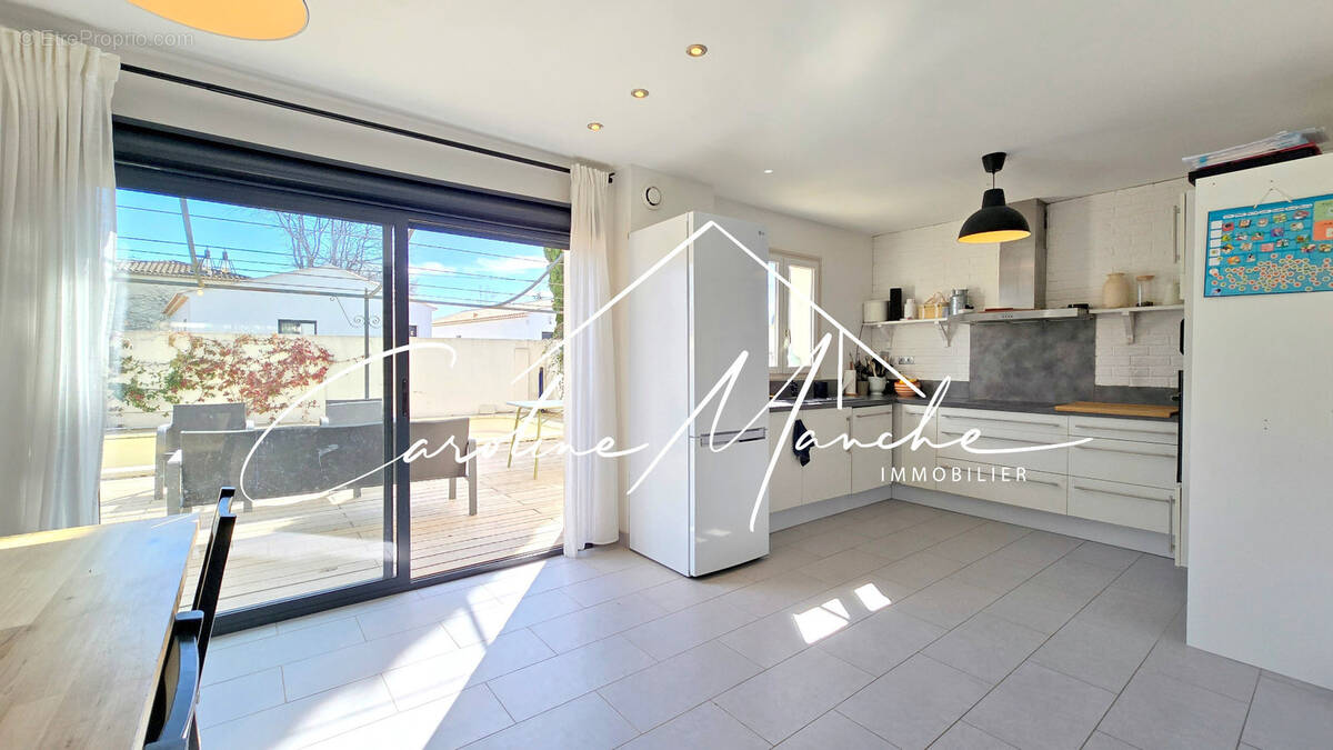 Maison mitoyenne T4/5 de 125m² - terrasse, piscine et jardin - photo 1
