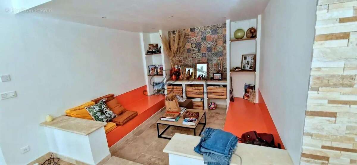 Maison à LA TOUR-D&#039;AIGUES