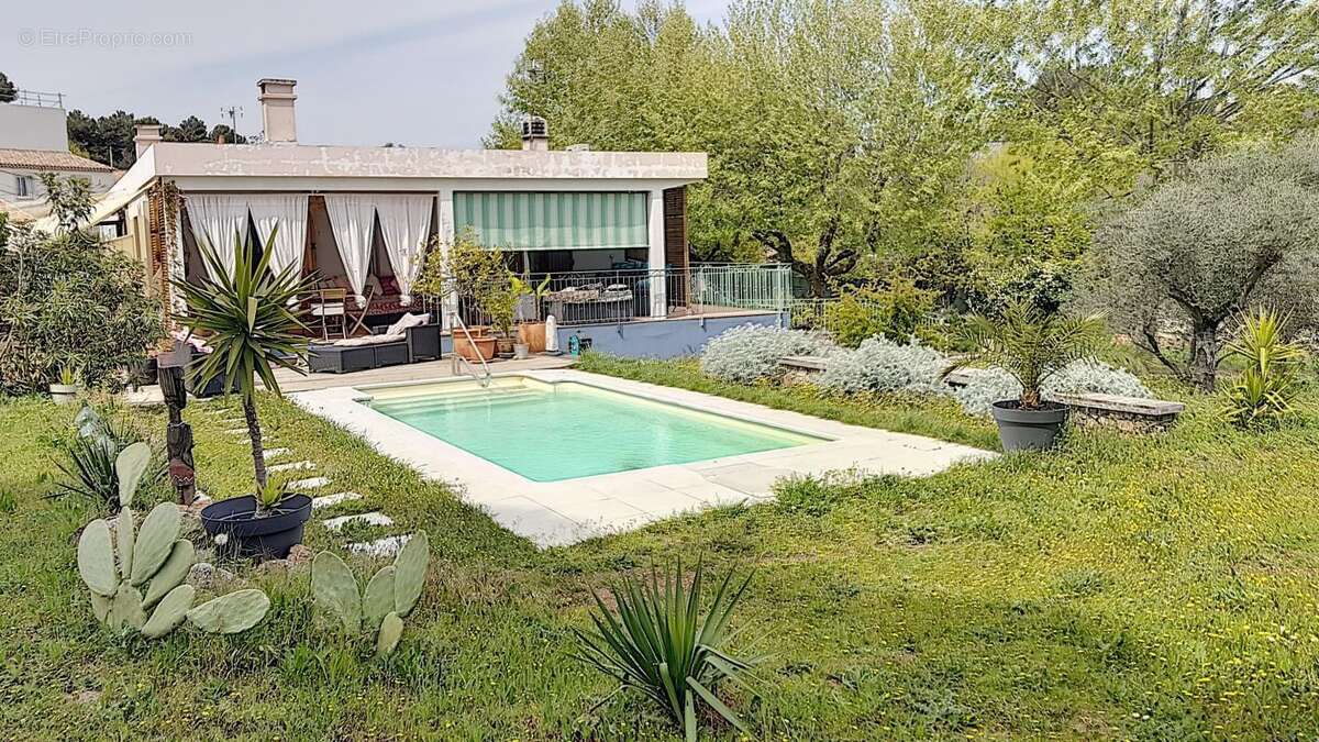VILLA T6 (T4 + T2) sur 2700m² de terrain - Marseille 12ème - photo 2