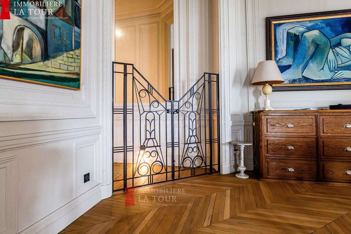 Appartement à PARIS-16E