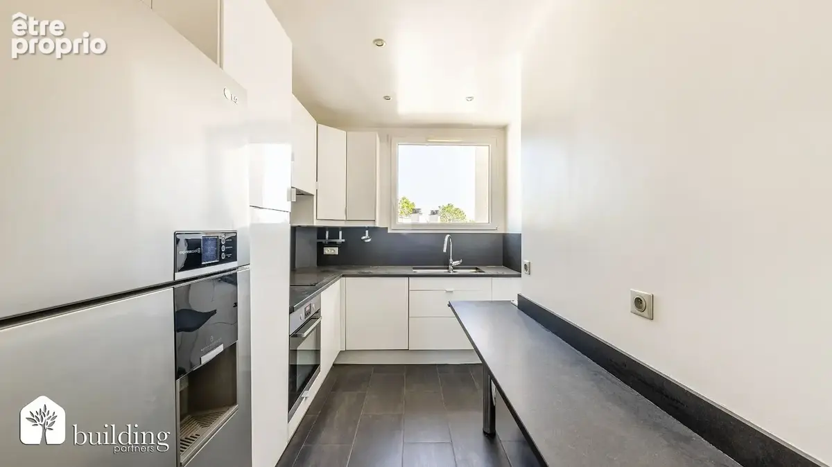 A vendre - Neuilly-sur-Seine Proche Saussaye - Appartement 6 pièces avec balcon de 97.10m² - photo 6
