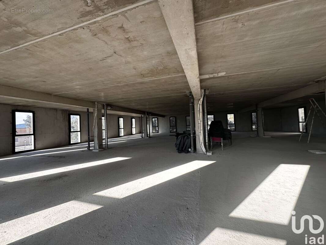 Photo 2 - Commerce à OLLIOULES