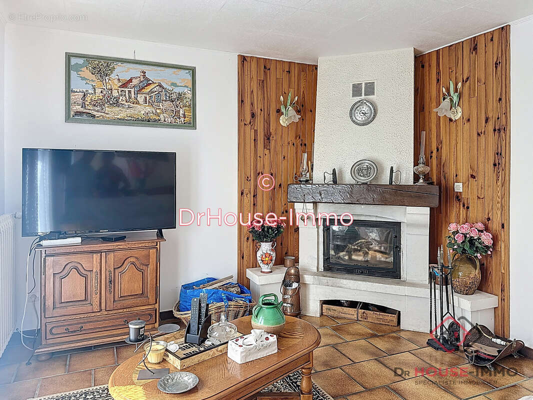 Maison à LEGUILLAC-DE-L&#039;AUCHE