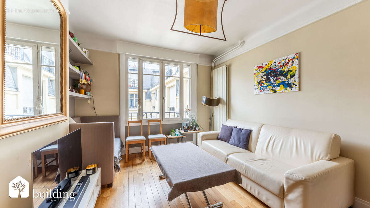 Appartement à PARIS-16E