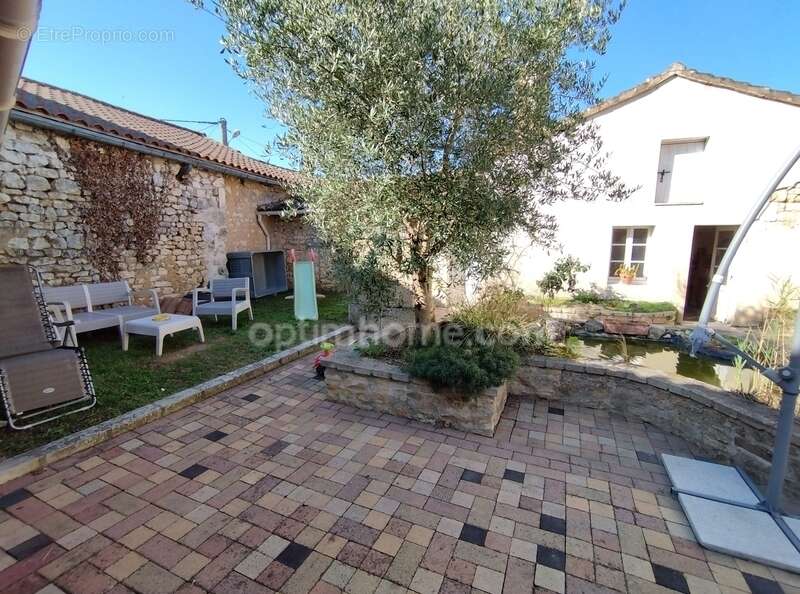Maison à MORNAC