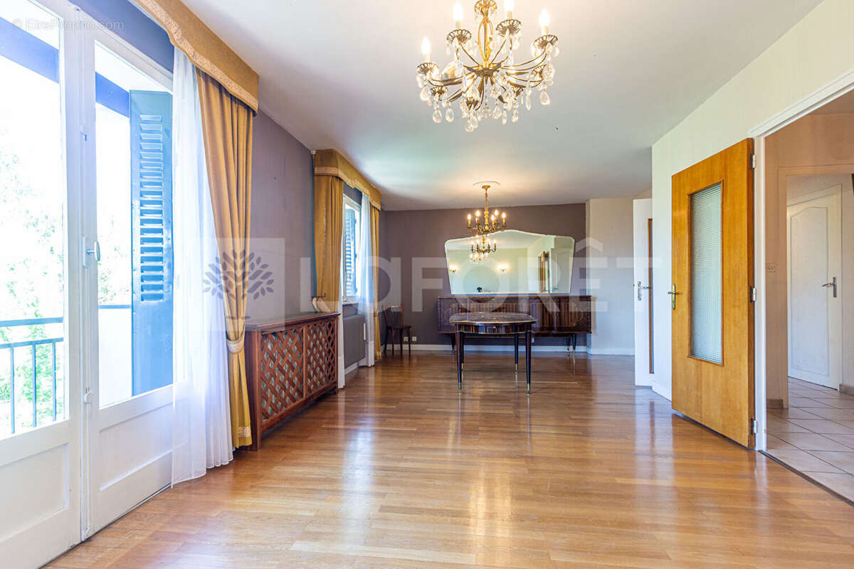 Agence immobiliere laforet - "hedera" - annecy - appartement t4 de 72.66m² - balcon - loggia - traversant - dernier etage - cave - photo 4