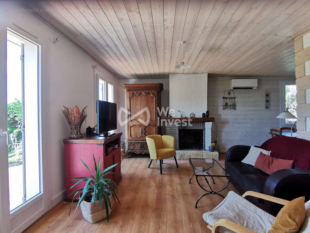 Maison à PRIGNAC-ET-MARCAMPS