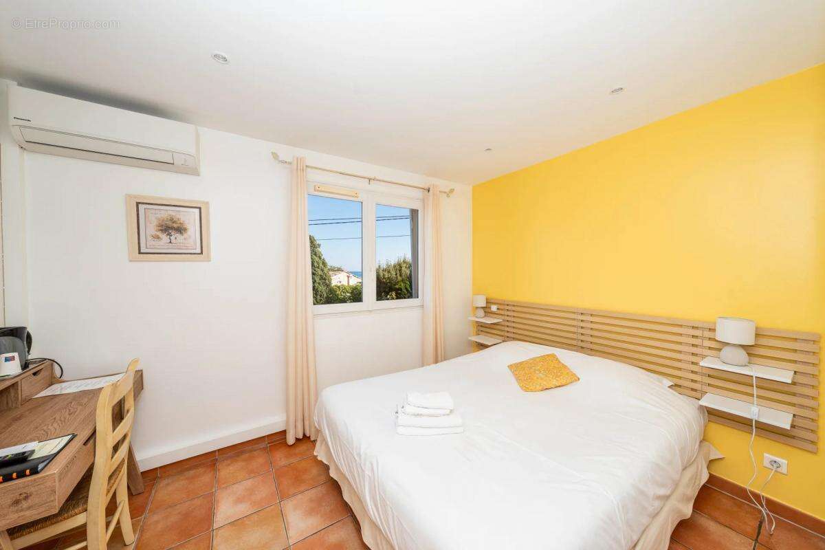 Commerce à ROQUEBRUNE-SUR-ARGENS