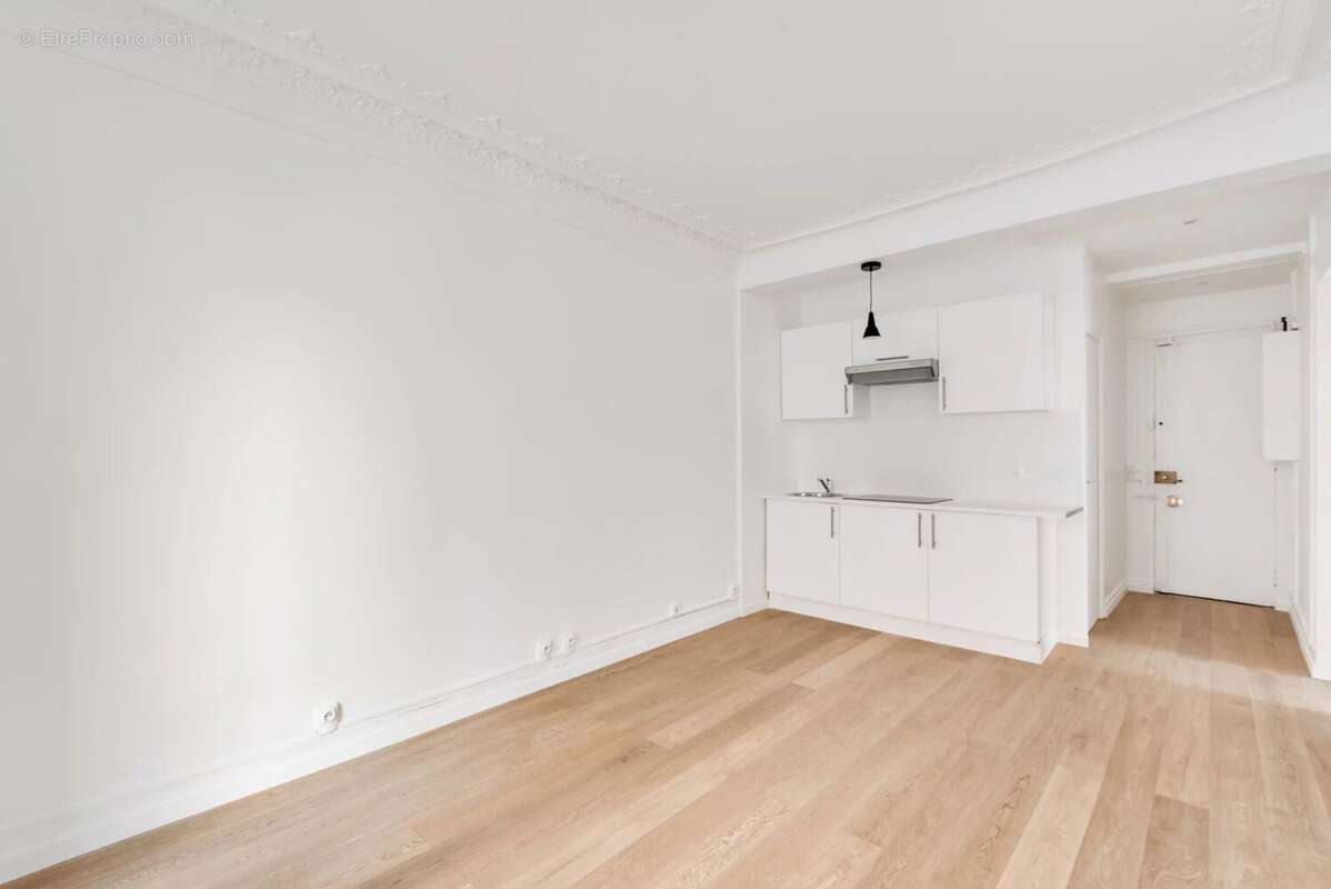 Appartement à PARIS-17E
