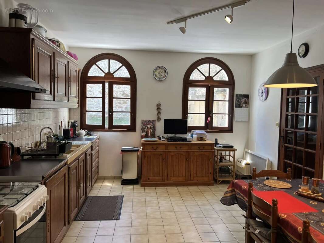 Maison de village de 156m² (4 ch) avec grange et jardin - photo 4