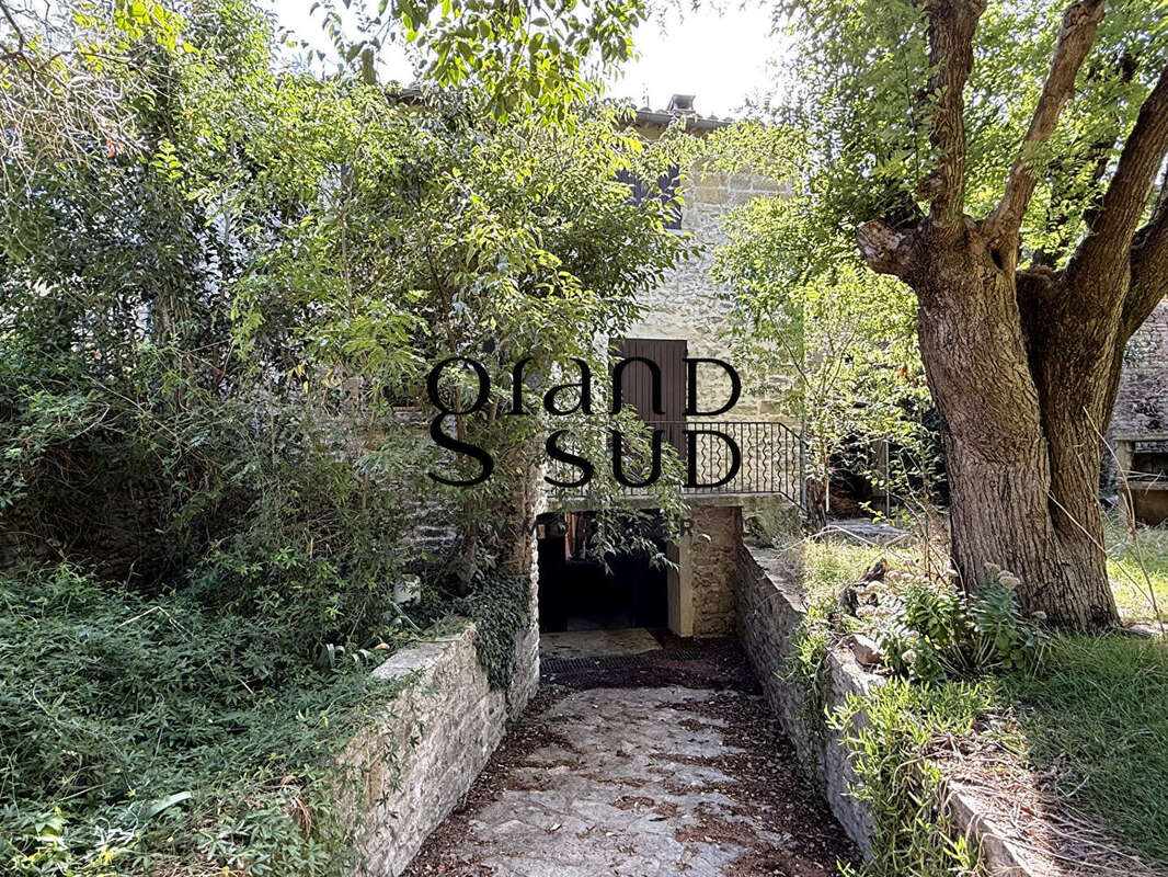 Maison à MONTAREN-ET-SAINT-MEDIERS