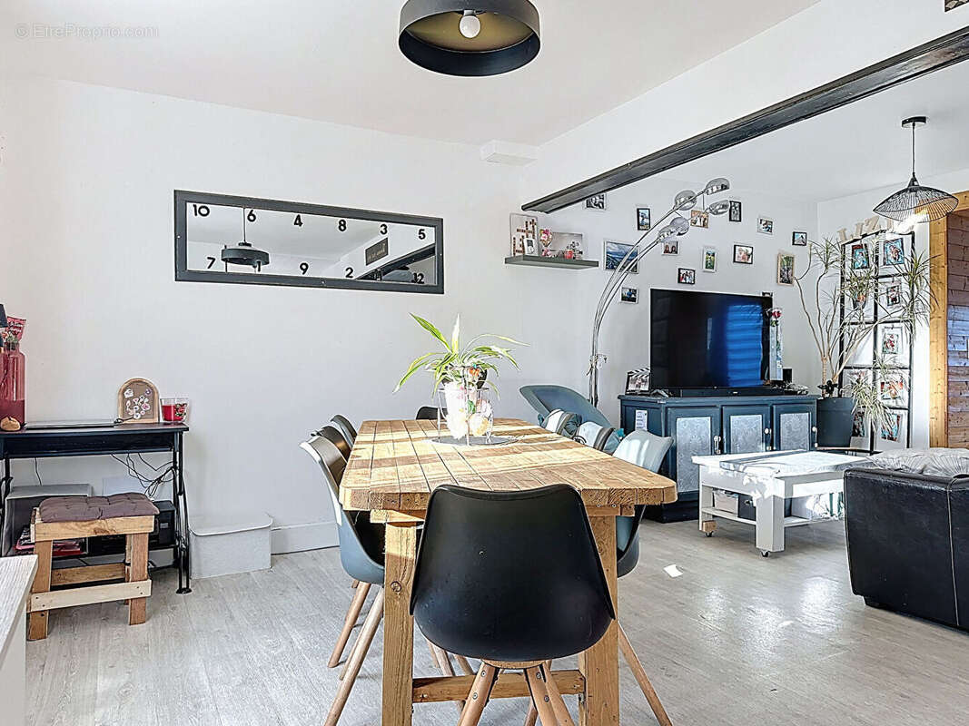 Maison à EQUEURDREVILLE-HAINNEVILLE