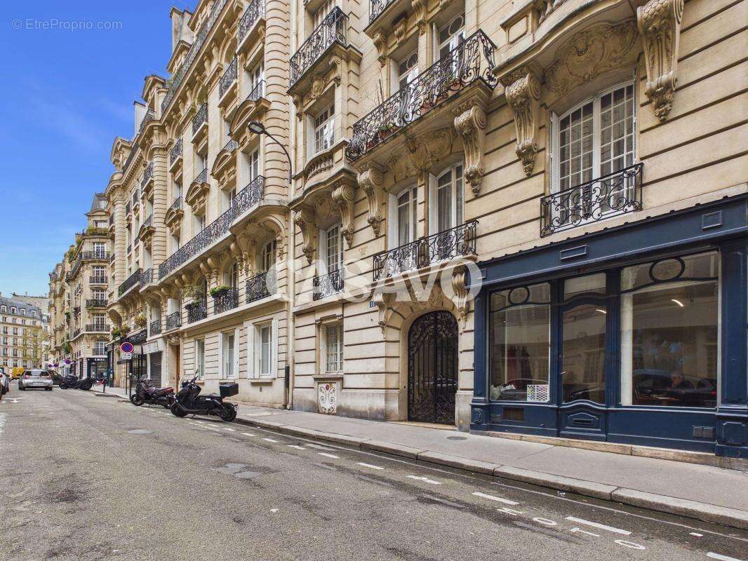 Appartement à PARIS-17E