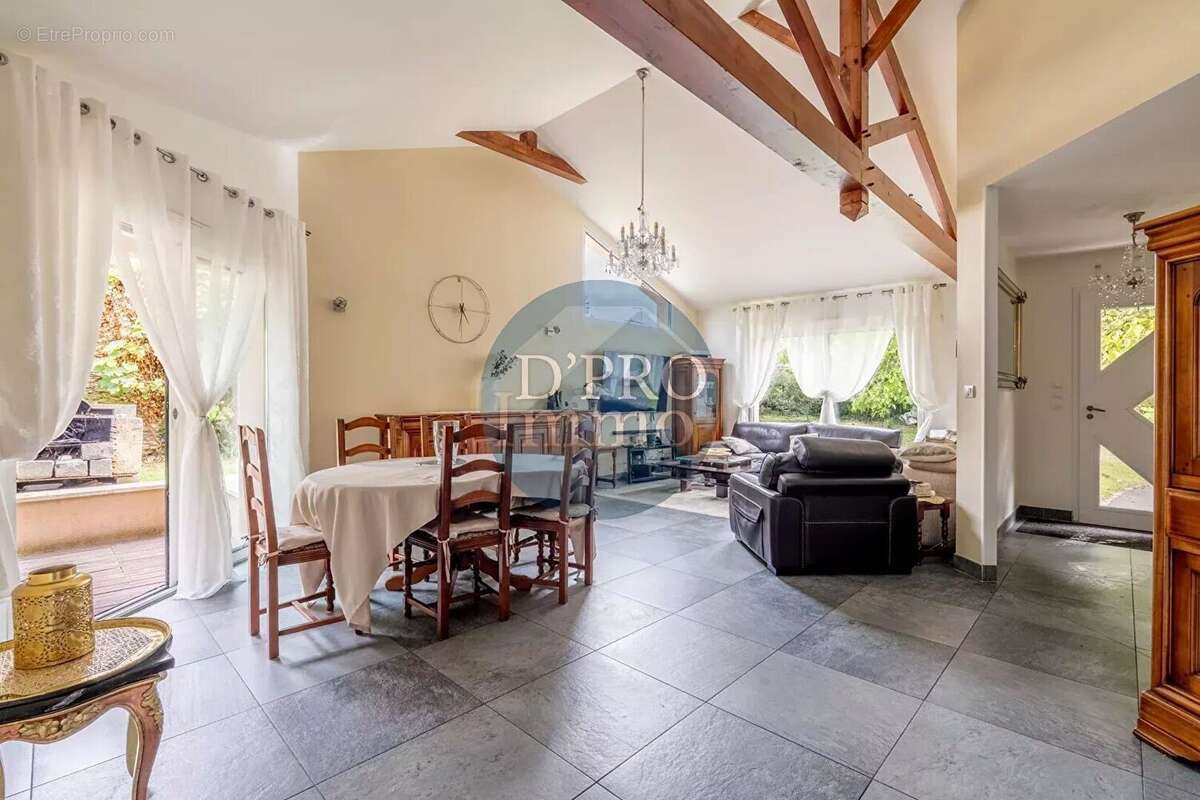 Maison spacieuse de 6 pièces à vendre à Vertou - Rare sur le marché ! - photo 3